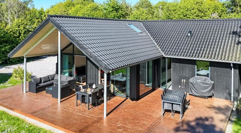 Photo of "Erlinda" - 300m from the sea