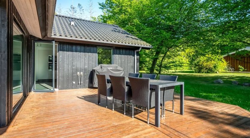 Photo of "Erlinda" - 300m from the sea