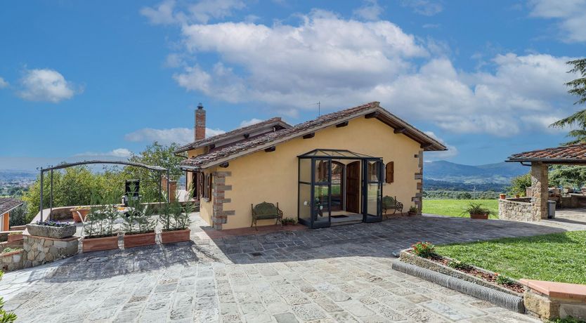 Photo of A Home's Embrace