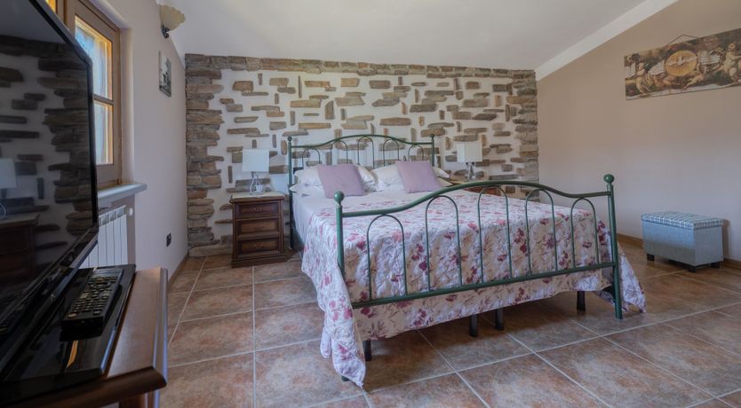 Photo of Garfagnana Gaze