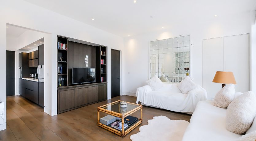 Photo of Pampas & Porcelain