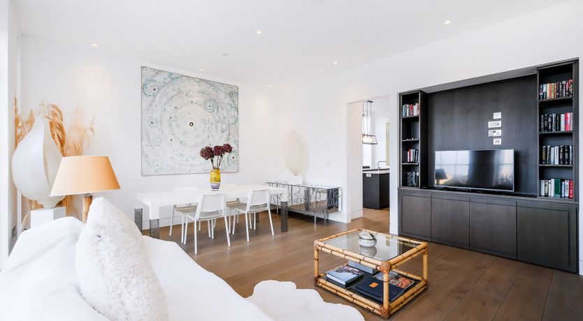 Photo of Pampas & Porcelain