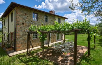 Between the Vines Holiday Home