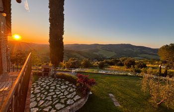 Savour the Tuscan Sunset Holiday Home