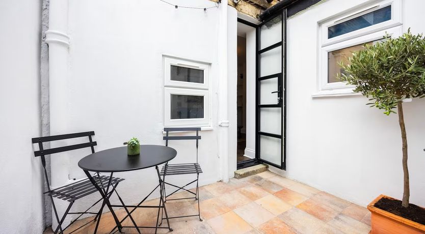 Photo of Topaz & Oak