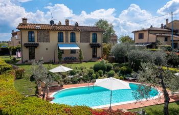 Tuscan Olive Grove Holiday Home