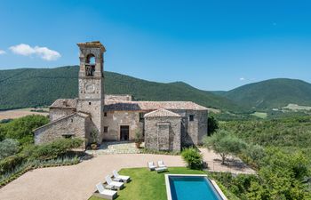 Hillside Splendour Holiday Home