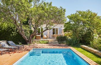 Bougainvillea & Jasmine Holiday Home