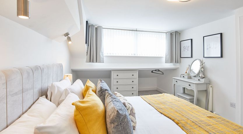 Photo of Dandelion & Bumblebee