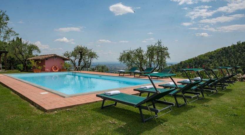 Photo of Tuscan Rosette