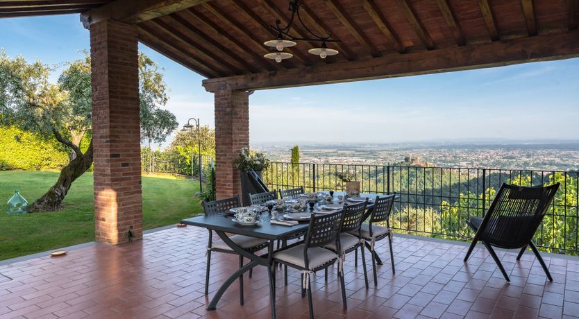 Photo of Tuscan Rosette