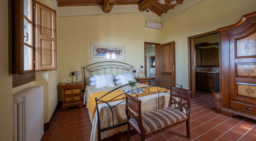 Photo of Tuscan Rosette