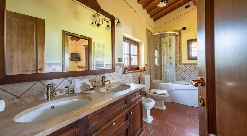 Photo of Tuscan Rosette