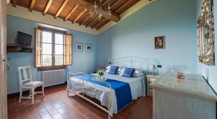 Photo of Tuscan Rosette