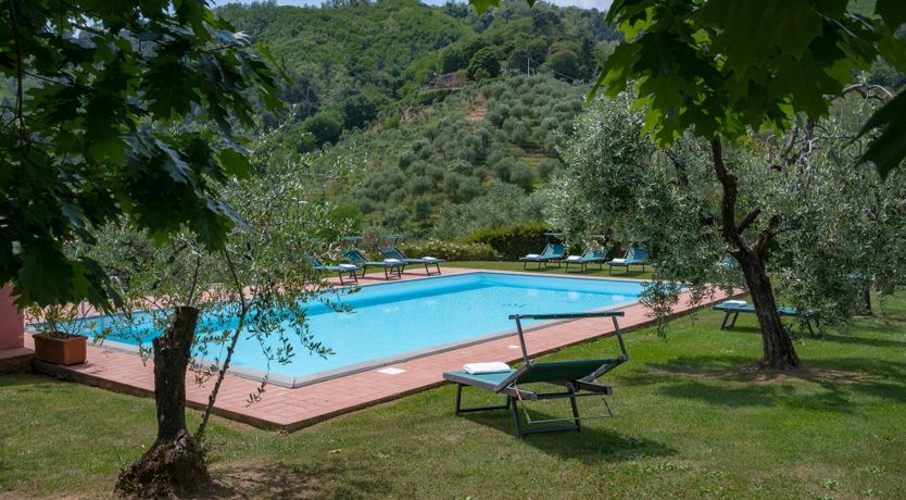 Photo of Tuscan Rosette