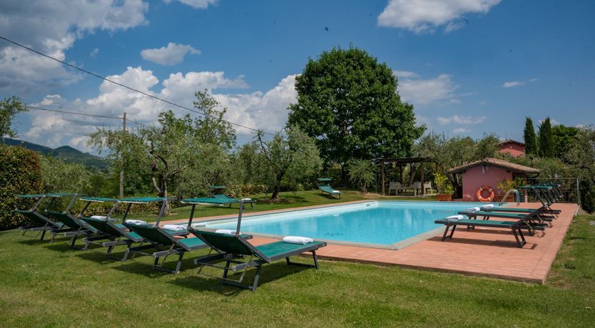 Photo of Tuscan Rosette