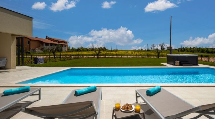 Photo of Stella & Alba