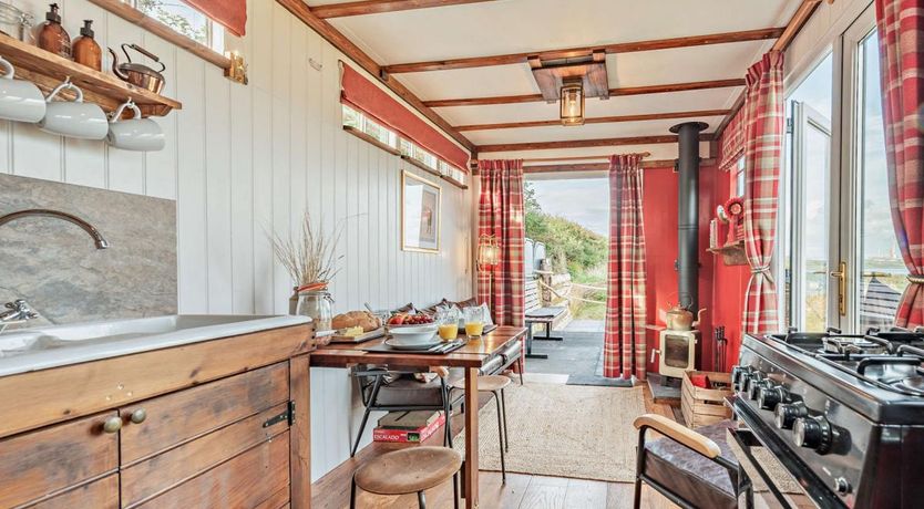 Photo of 1 Bed in Angle