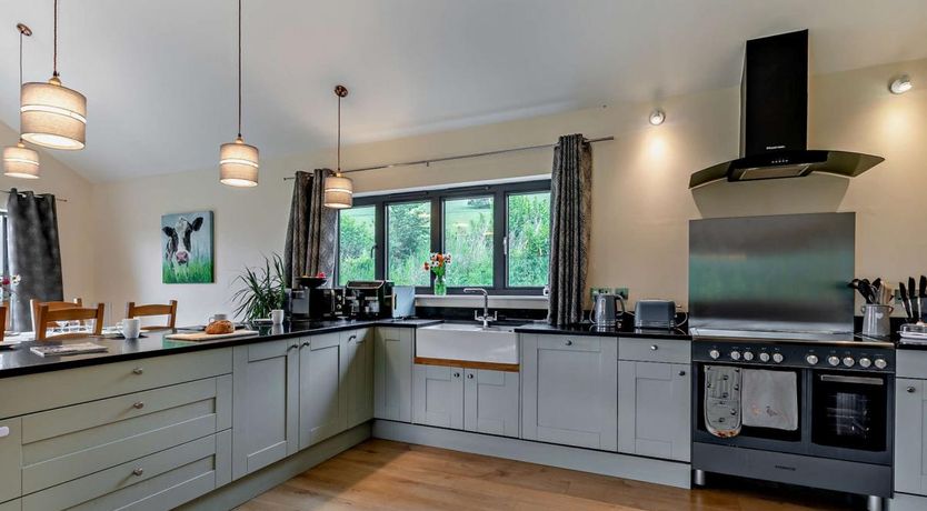 Photo of 5 Bed in Dulverton