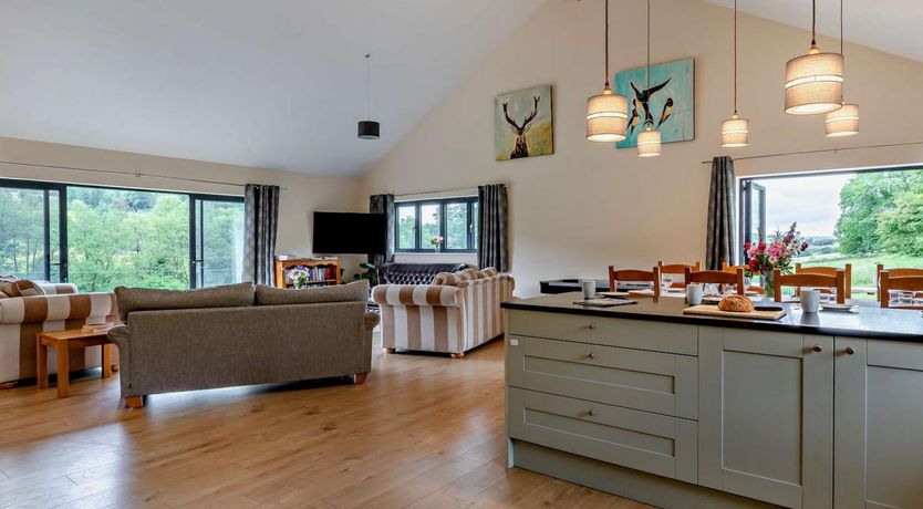 Photo of 5 Bed in Dulverton