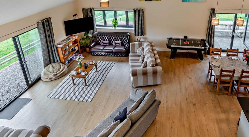 Photo of 5 Bed in Dulverton