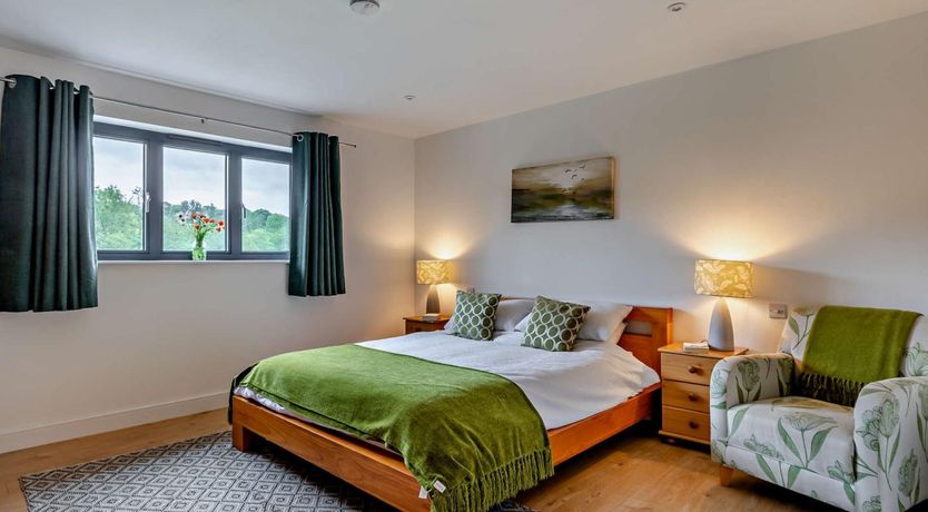 Photo of 5 Bed in Dulverton