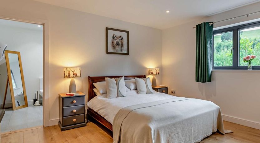 Photo of 5 Bed in Dulverton