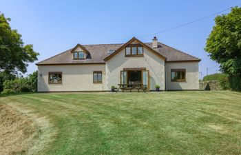 Fferam Y Llyn Holiday Home