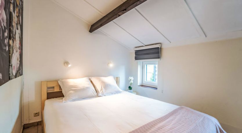 Photo of Beluga with parking and shared pool Holiday Home 9