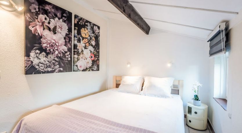 Photo of Beluga with parking and shared pool Holiday Home 9