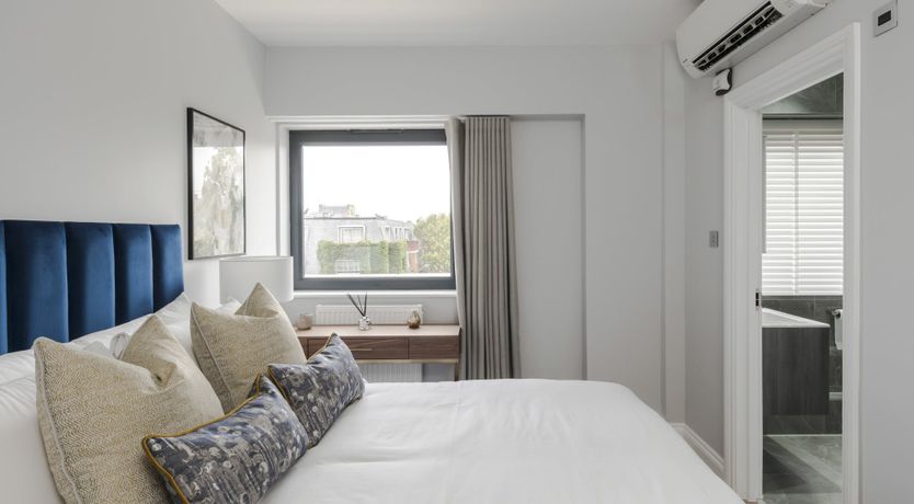 Photo of Arthur's Castle