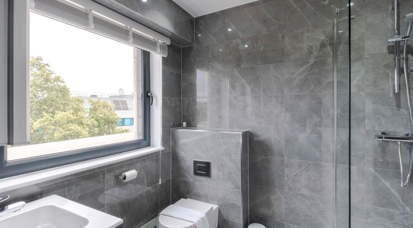 Photo of Arthur's Castle