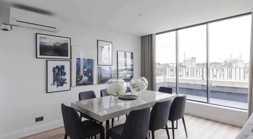 Photo of Arthur's Castle