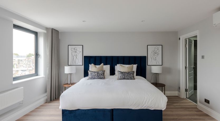 Photo of Arthur's Castle