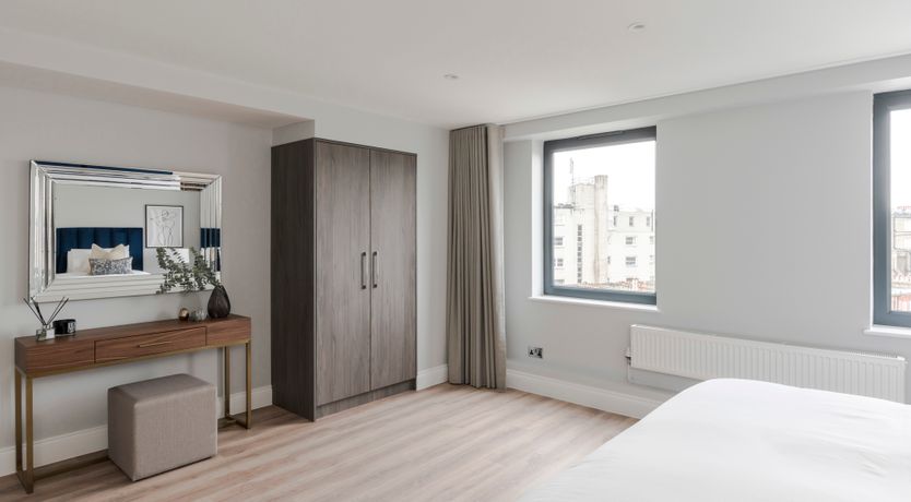 Photo of Arthur's Castle