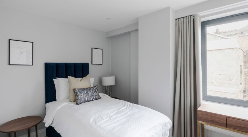 Photo of Arthur's Castle