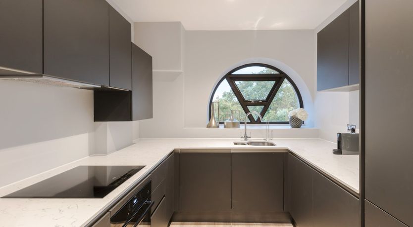 Photo of Arthur's Castle