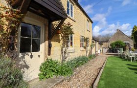 Photo of river-windrush-cottage