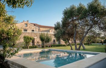 The Ochre Sun Holiday Home