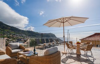 Calheta Crystal Holiday Home