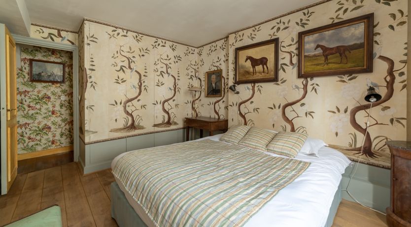 Photo of The Chevalier