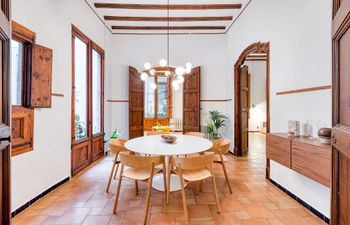 Barcelona Vibe Holiday Home