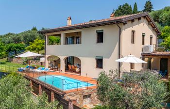 Versilia Viewpoint Holiday Home