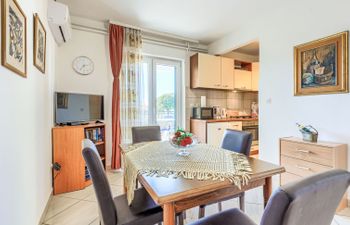 Jenny Holiday Home
