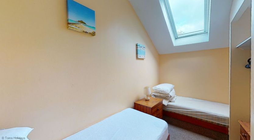 Photo of 11 Strawberry Hill, Tolroy Manor