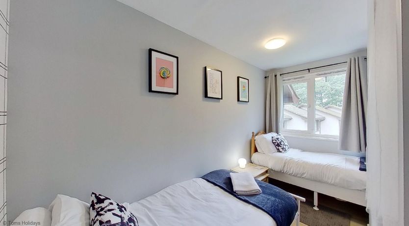 Photo of 34 Strawberry Hill, Tolroy Manor