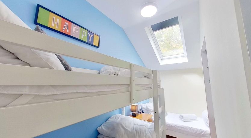 Photo of 06 Strawberry Hill, Tolroy Manor