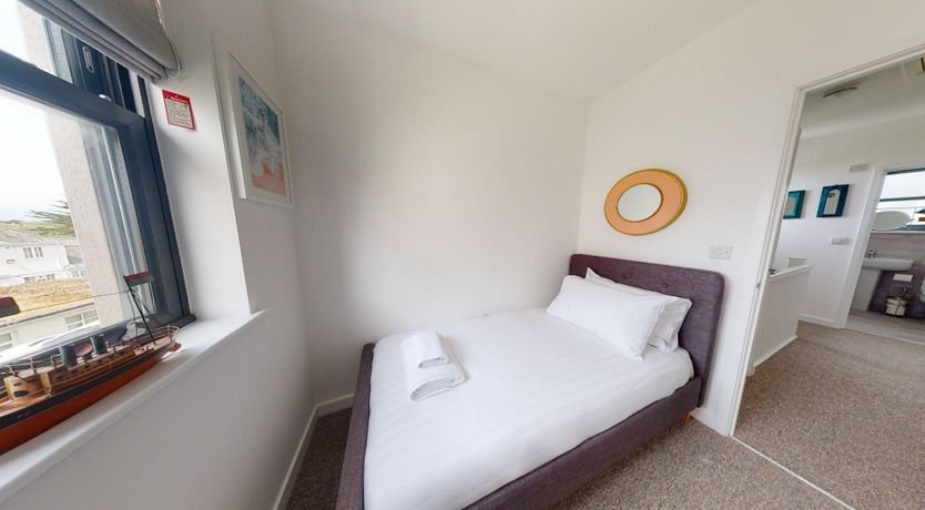 Photo of 05 Queensway Gardens, Hayle