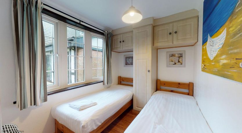 Photo of 01 Tudor Court, Tolroy Manor