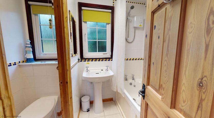 Photo of 01 Tudor Court, Tolroy Manor